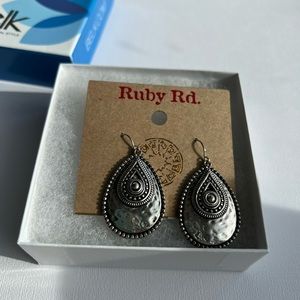 Silver dangling Earrings